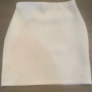 White slip on mini skirt. Perfect for any occasion!